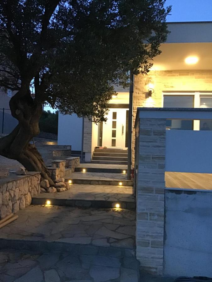Moderner Bungalow mit Meerblick Lun  Exterior foto