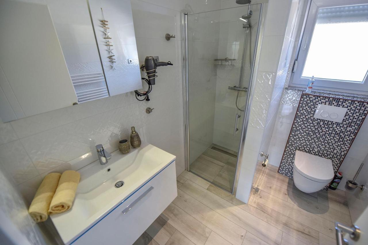 Moderner Bungalow mit Meerblick Lun  Exterior foto