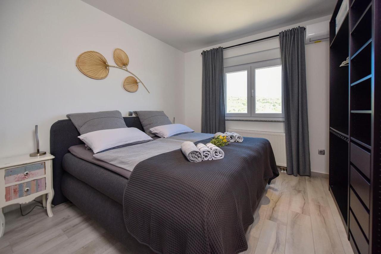 Moderner Bungalow mit Meerblick Lun  Exterior foto